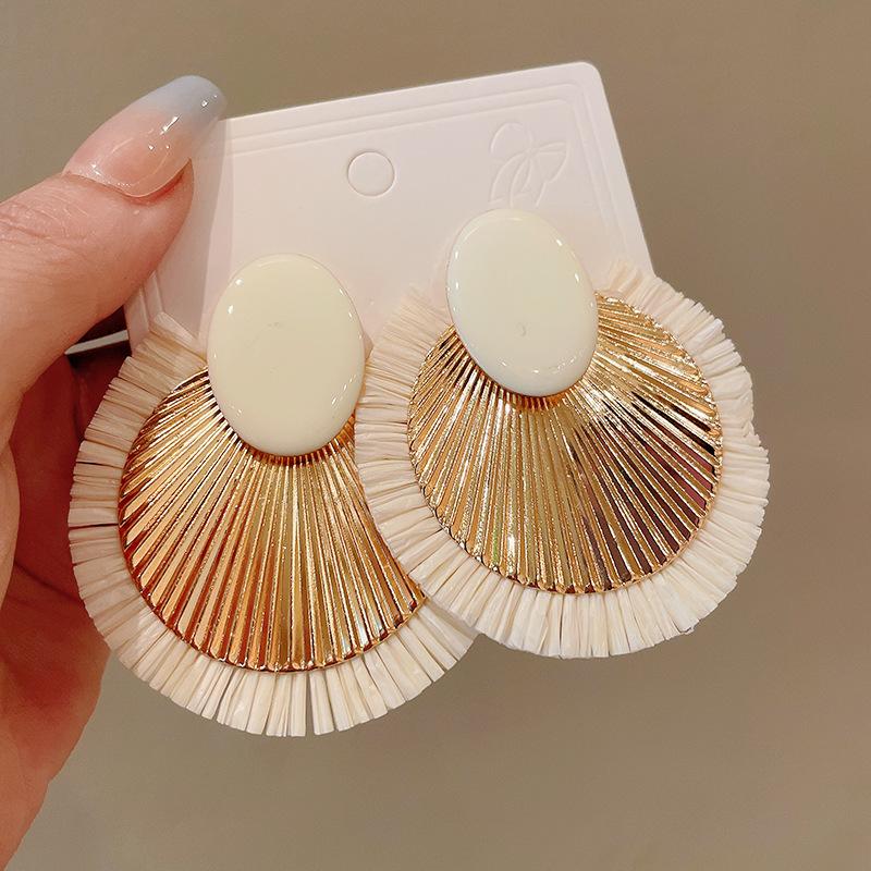 Lafite woven round earrings, retro fashion design stud earrings, niche exaggerated high-end earrings women