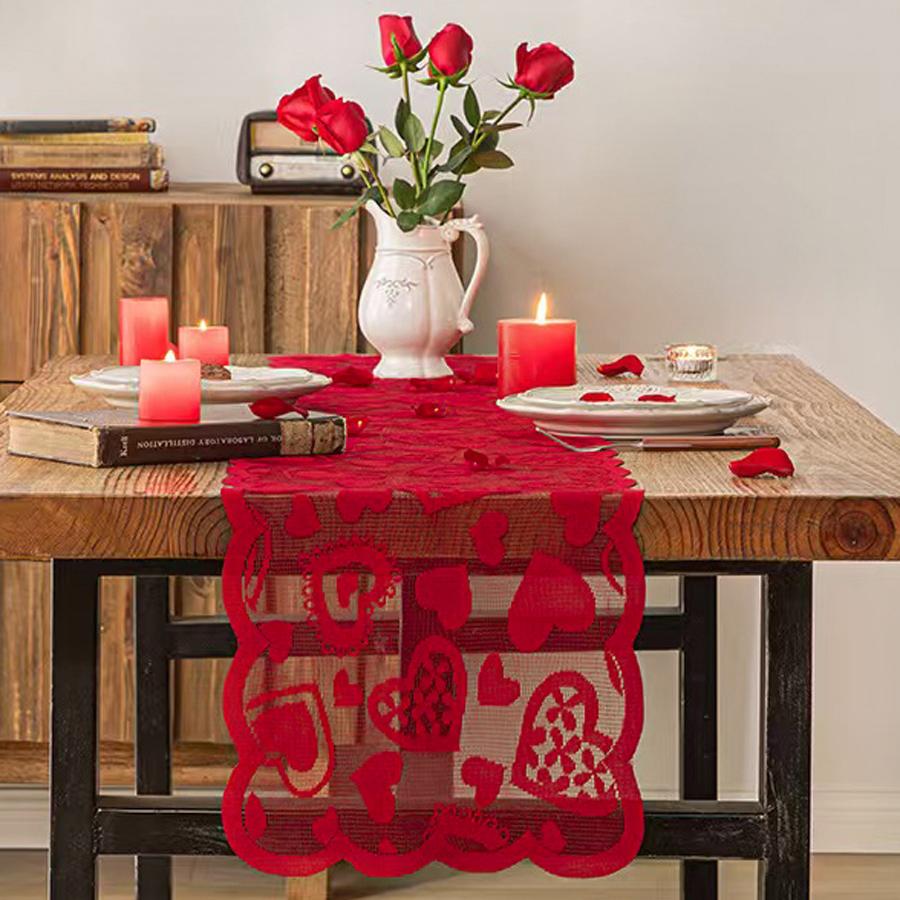 Classic Red Heart-Themed Valentine's Day Decorative Tablecloth, Polyester Woven Table Runner Suitable for Family Gatherings and Couples' Dates.