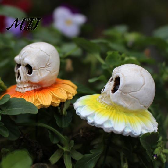 Weather Resistant Halloween Ornaments 3Pcs/Set Skull Garden Stakes, Chrysanthemum Yard Resin Outdoor Decorative Flower for Lawn Patio Bed Decoration