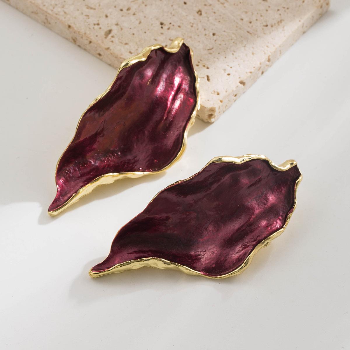 DIGADAGU Metal Leaf Geometric Stud Earrings New Simple Elegant Earrings Women Party Zircon Accessories красный