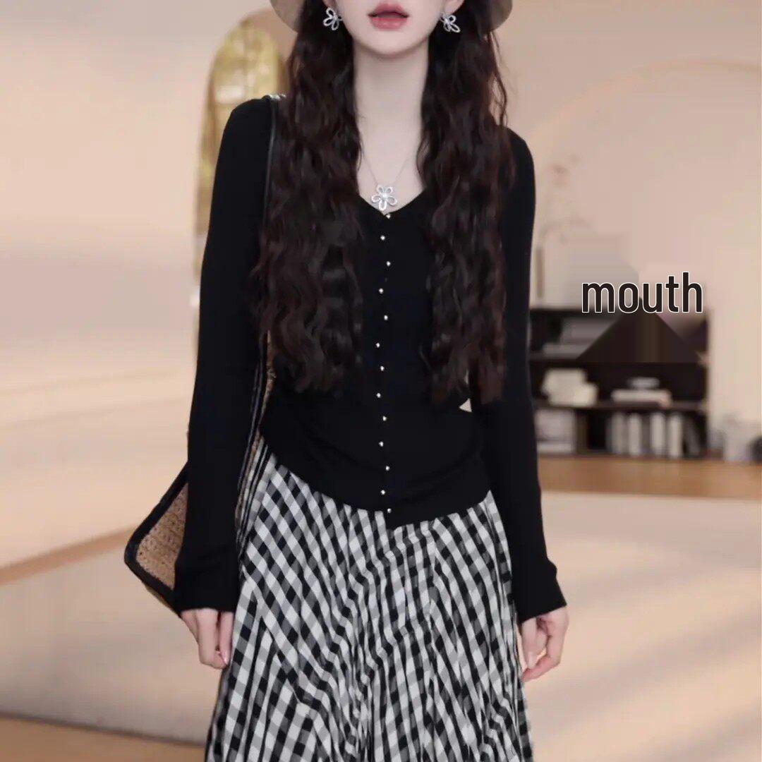 2026 Women s Anti-Aging V-Neck Knit Top & Slimming Plaid Skirt Set - Spring Collection XL