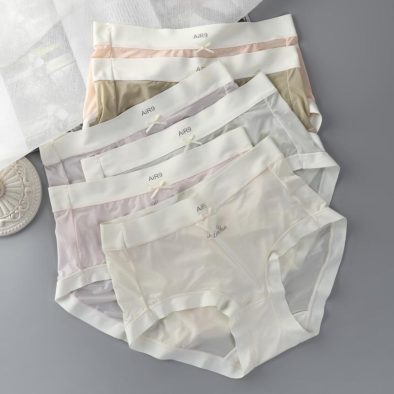 Women's Summer Seamless Ice Silk Mid-Waist Briefs - Ultra-thin, Breathable, with Silk Protein Crotch