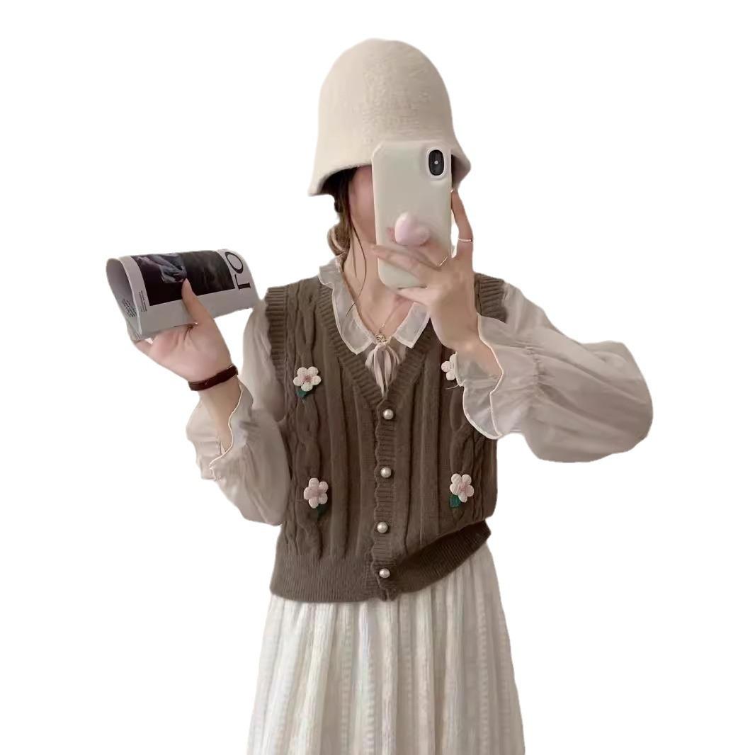 

В язаний жилет із солодкими квітами. Жіночий кардиган у наявності, осінь і зима. Корейський светр на плечі. Верхній одяг. L