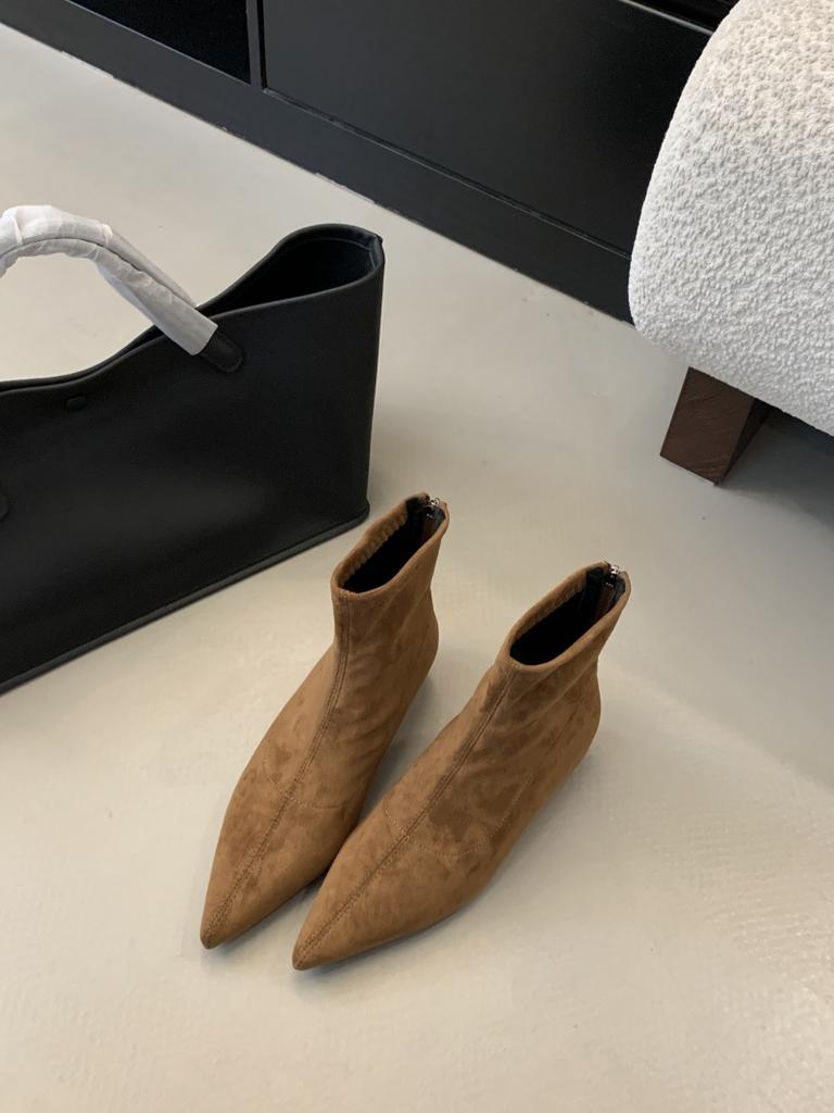 Trendmarke Herbst und Winter neu einfache matte Wildleder flache Sockenstiefel flacher Absatz dünne Stiefel Temperament spitz zulaufende kurze Stiefel Frauen