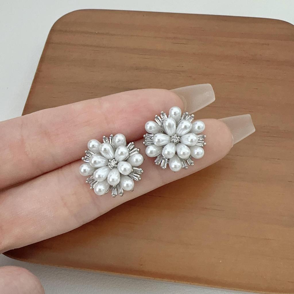 Freshwater Pearl Zircon Flower Stud Earrings - Light Luxury, Cute & Versatile Design for Women