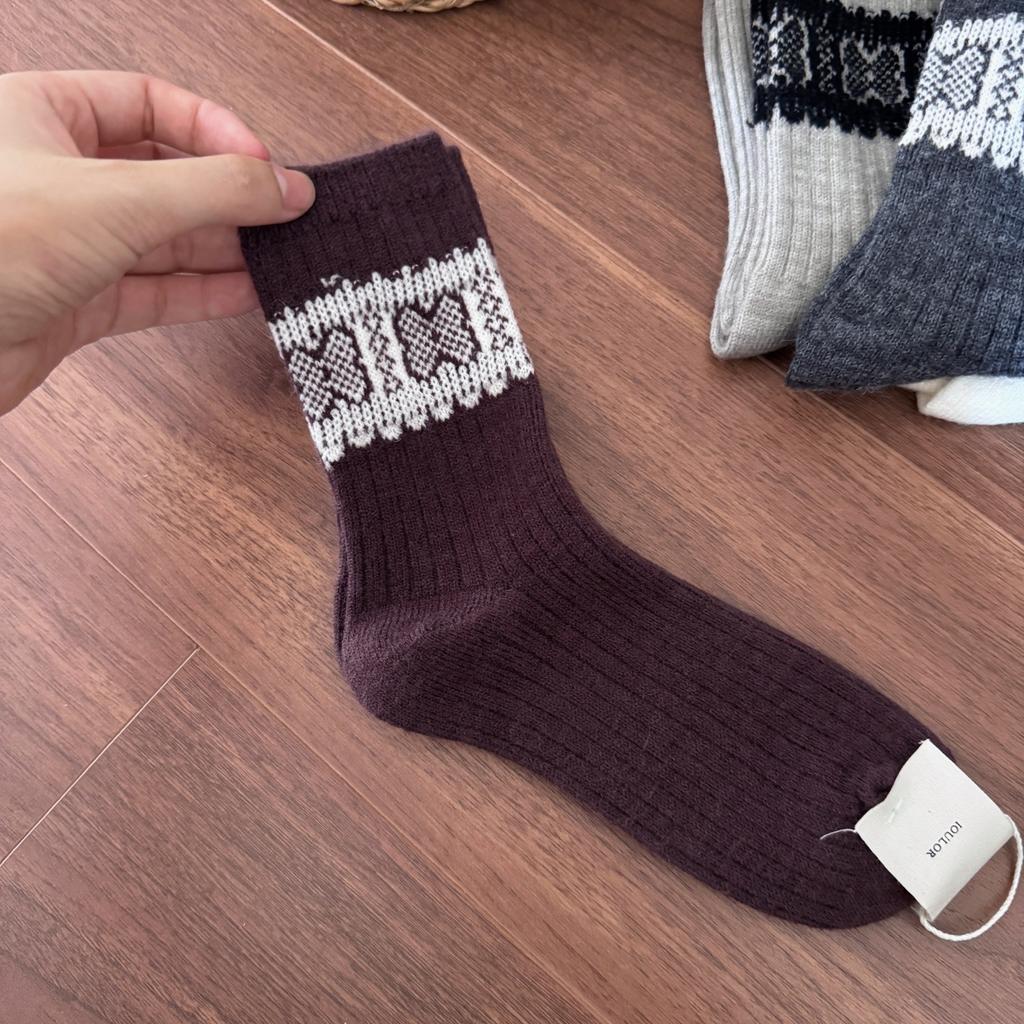 Retro Cross-patterned Wool Socks for Autumn and Winter Warmth, Color-blocked Mid-calf Socks, Double-needle Soft and Sticky Socks