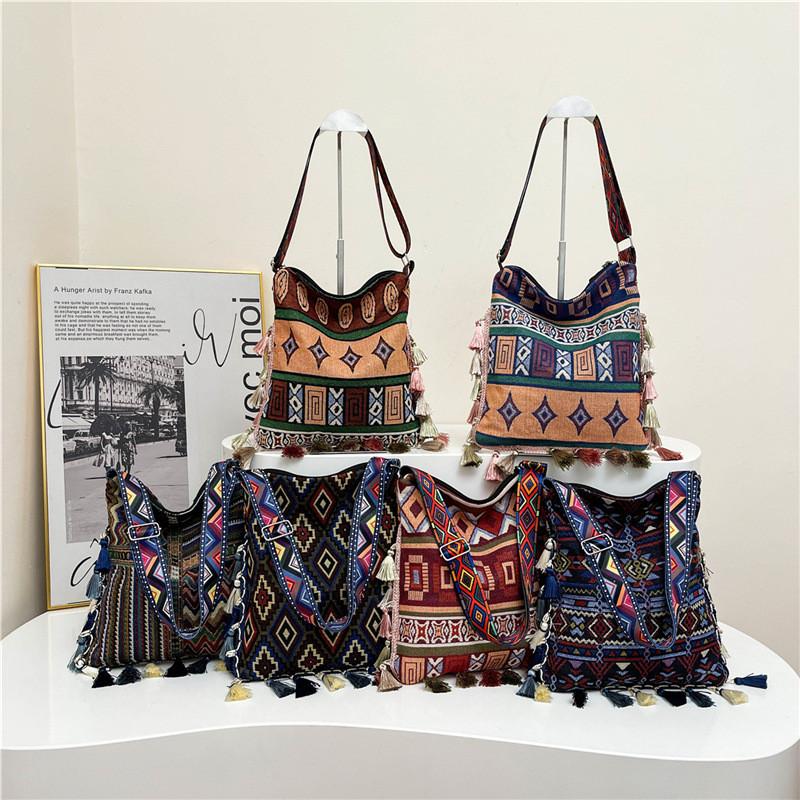 Ethnic Pattern Handheld Tote For Women With Special Fabric And Mobile Pocket For Street Fashion