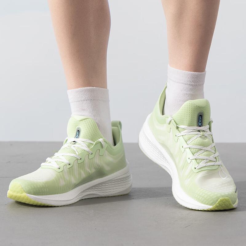 XTEP Men s Seasonal Running Shoes US 9.5