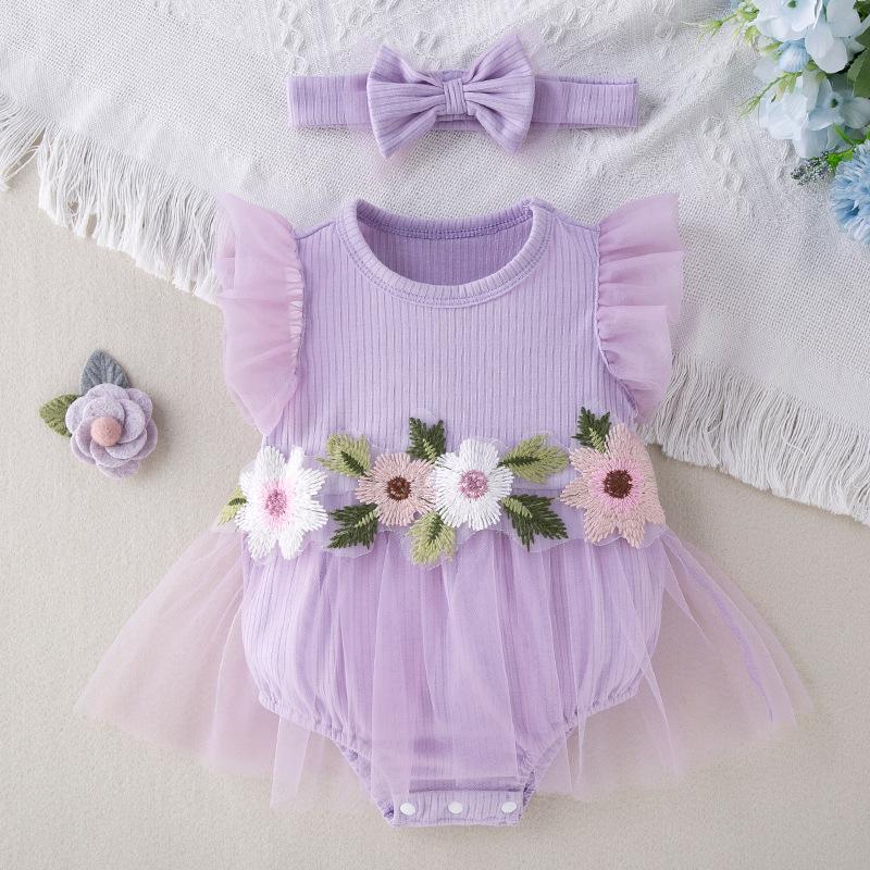Neues Baby-Mädchen-Netzkleid Stilvoller und niedlicher Jumpsuit mit kleinen Blumen-Flatterärmeln und Haarschmuck-Set