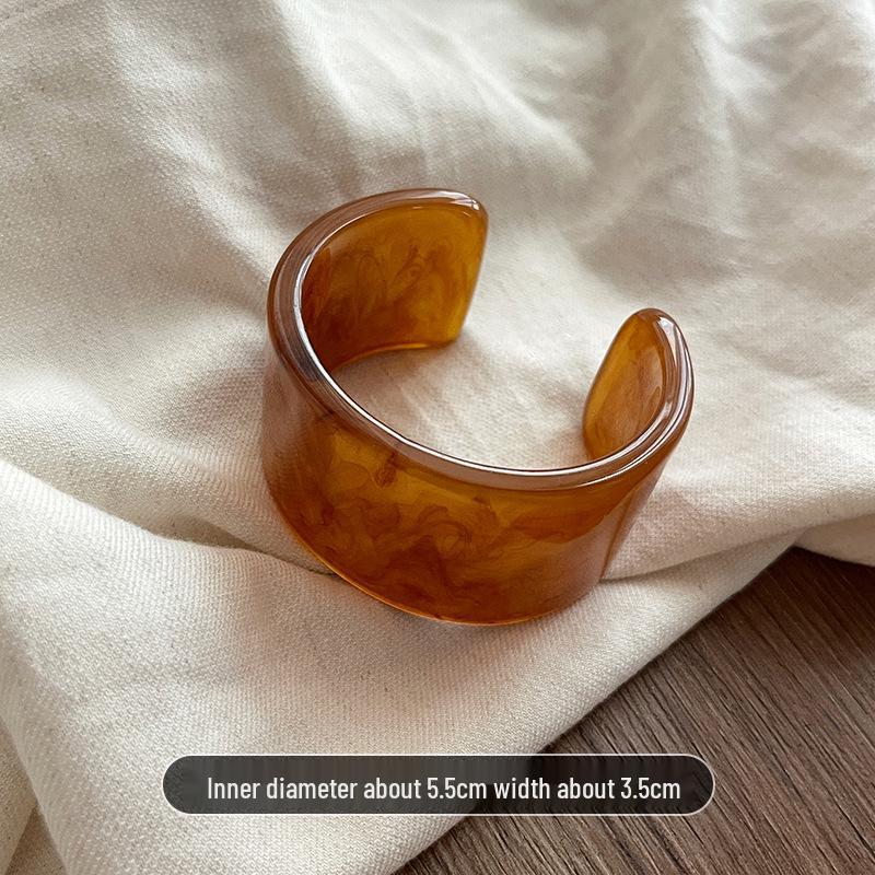 Geometric Open Bangle: Luxurious Modern Bracelet with Minimalist Chic