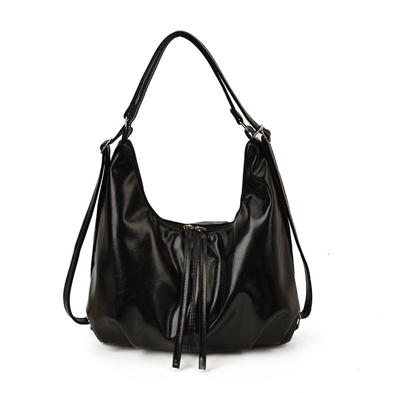 

Retro fashion new armpit simple bag messenger bag spring largecapacity women s commuter backpack