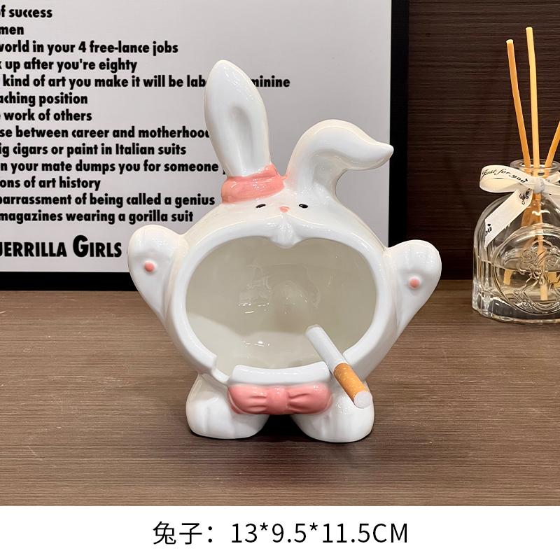 Creative ceramic ashtray for boyfriend's home living room office high-end niche anti fly ash gift decoration ornament ashtray
