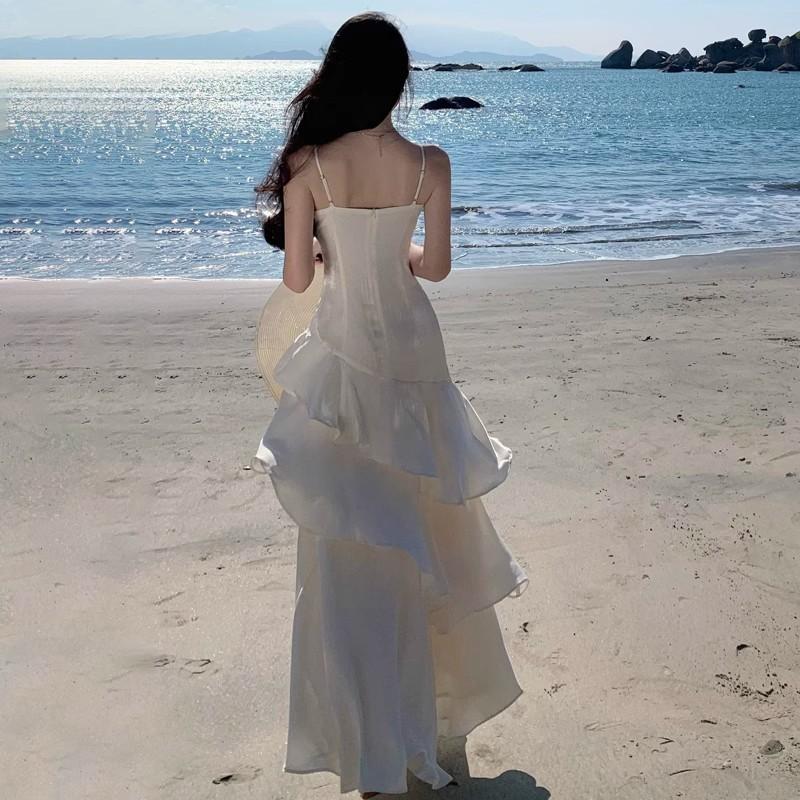 Niche light luxury suspender dress for women's new seaside vacation ruffle leaf edge temperament high-end fishtail dress