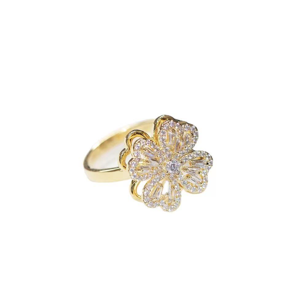 Non-Fading Rotating Clover Adjustable Ring for Women - Luxury Niche Design, Elegant High-End Jewelry.