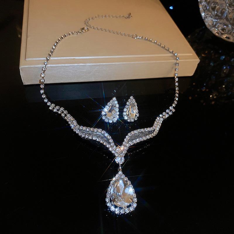 Luxusní sada náušnic a náhrdelníku s perlou a diamantem ve tvaru kapky vody - Elegantní dámská móda vysoké třídy