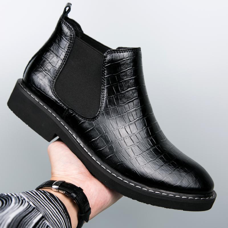 High Quality Men's Fashionable Python Patterned Pointed Chelsea Boots for Autumn Men's Classic Black Comfortable Mid Top Shoes