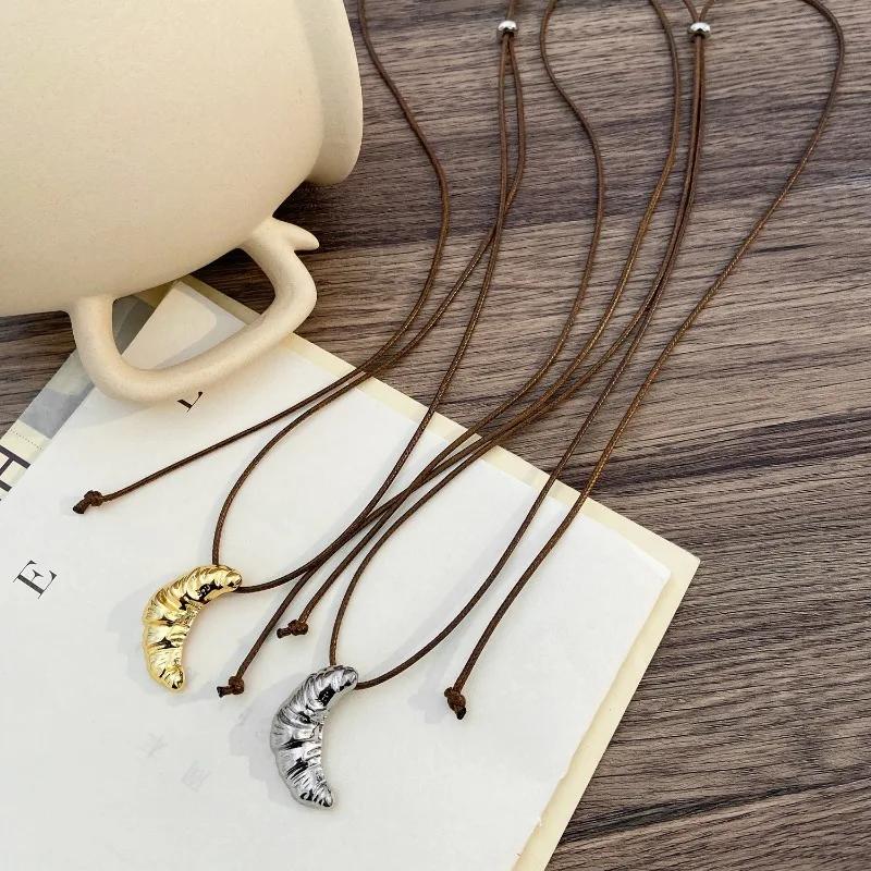 Korean Gold Croissant Pendant Necklaces for Women Girls Creative Clavicle Chain Charm Neck Necklace Jewelry