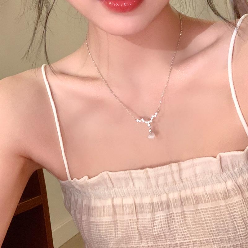 Versatile Cat's Eye Zircon Pendant Necklace: Trendy, Fashionable Light Luxury for Women