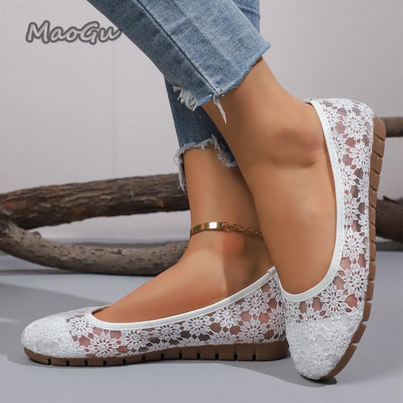 Fashion Summer Lace Hollow Flat Shoes White Low Top Casual Shoes for Women Breathable Mesh Slip-On Sneakers Size 36 43 Ballet Loafers