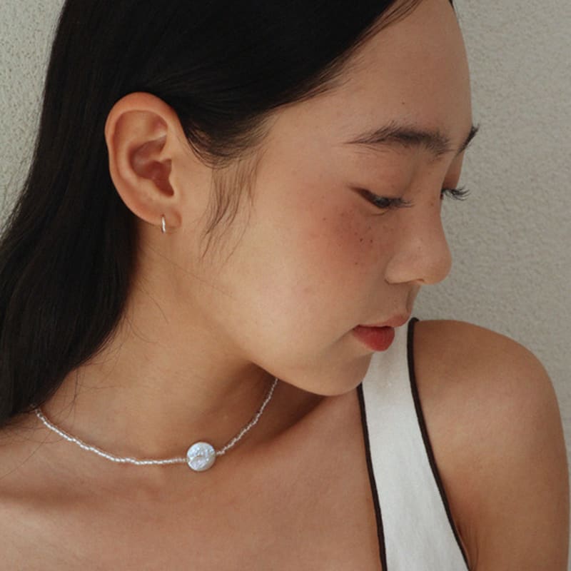 Less is more Coin Pearl Necklace