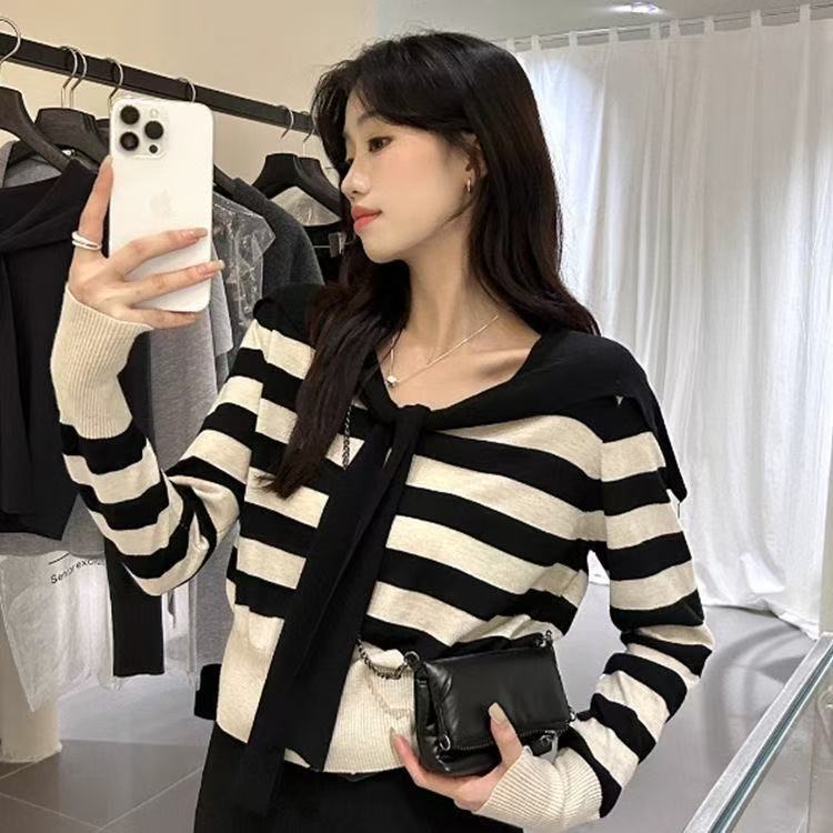 

2025 autumn and winter new Korean version loose blue striped streamer navy neck knitted sweater lazy woman One size