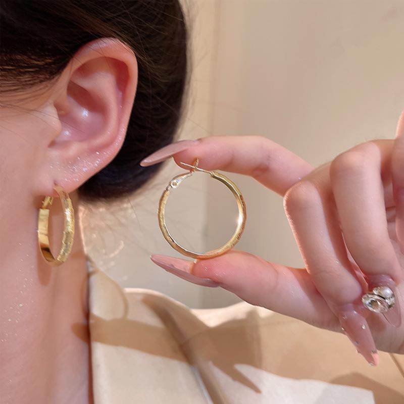 Квадратное и круглое лицо искаженные простые серьги-кольца женские уникальные преувеличенные темпераментные серьги год серьги