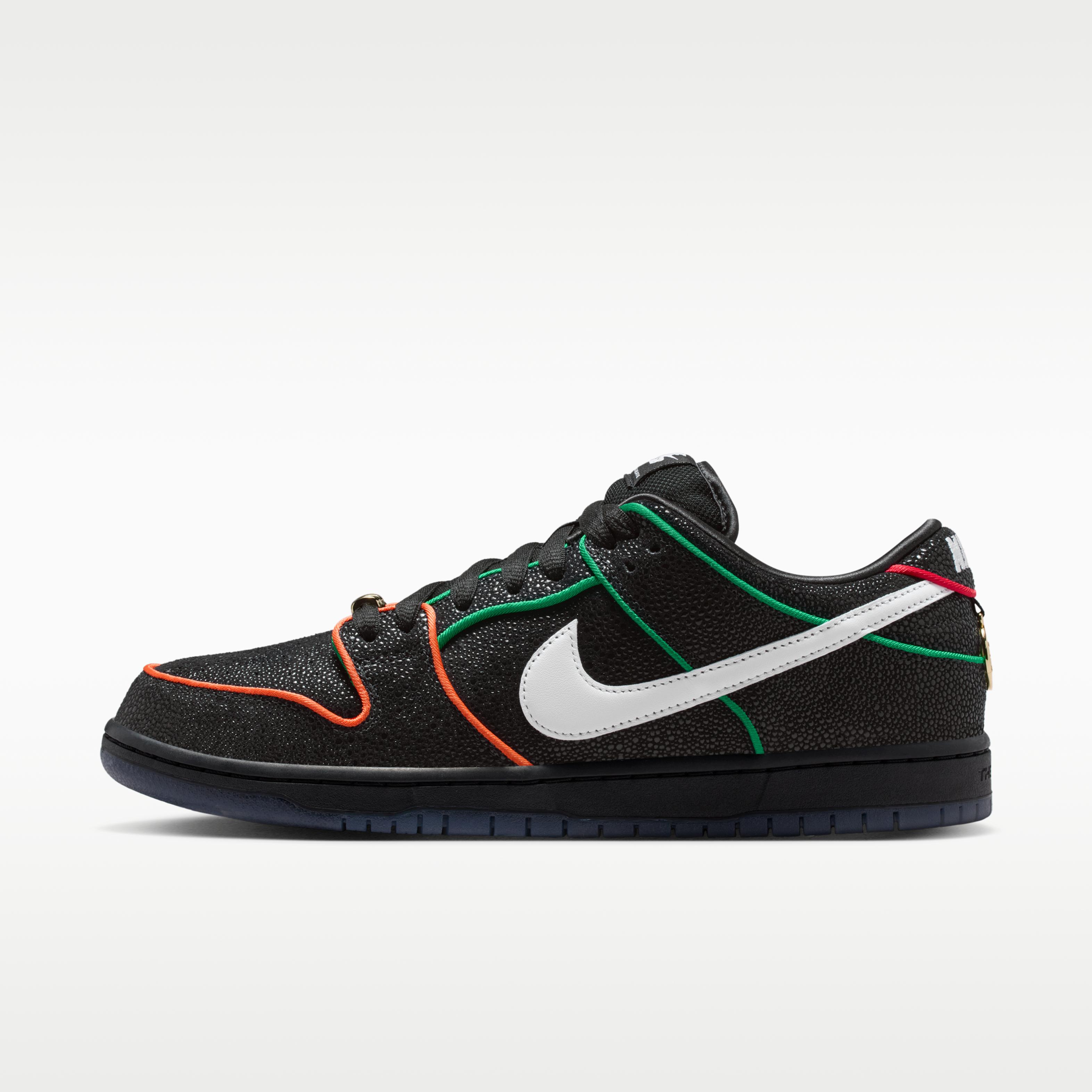

Nike SB Dunk Low Bronx Girls Skate 44
