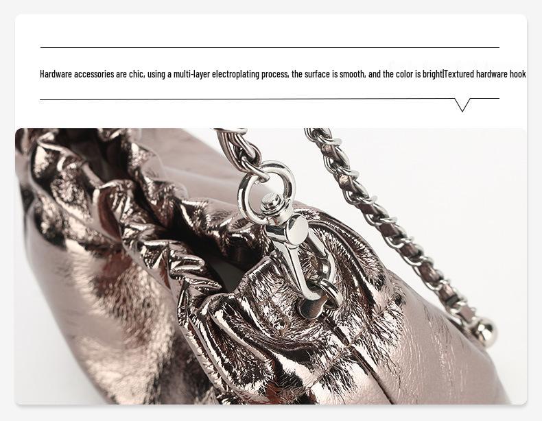 Damska torebka łańcuszkowa typu chmurka z plisowanej skóry naturalnej ze złotym akcentem - Stylowa modna na ramię/przez ramię