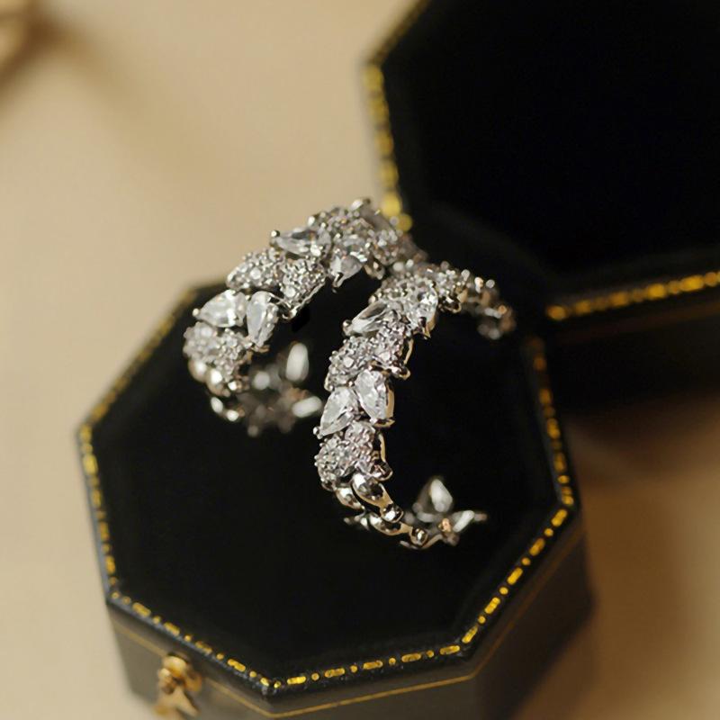 Exquisite Fashion High-end Sense Inlaid Zircon Temperament Elegant C-shaped Earrings for Women Daily Wear Wedding Party Zircon