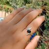 Anillo de ónix negro, anillo hecho a mano, regalo para ella, anillo de diseñador, anillo de piedra de nacimiento, joyería de encanto de plata, joyería de declaración