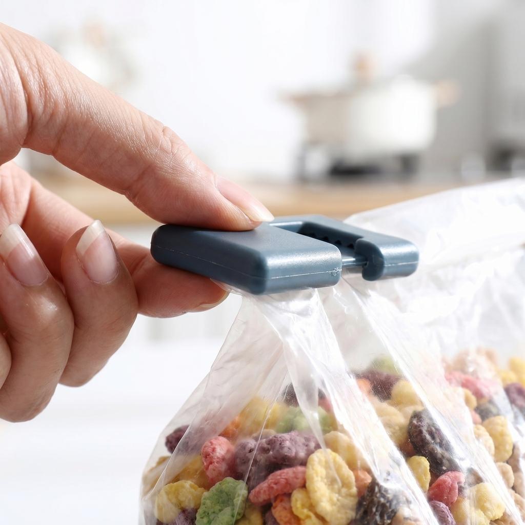 Kitchen Bag Clips for Food Storage Plastic Sealing Clips Portable Reusable Snack Chip Sealer Household Kitchen Bag Clamp for Storage