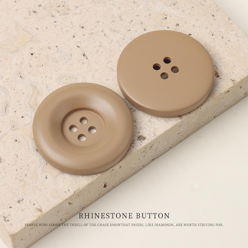 

Великий круглий край смоли кольору фарби на ґудзиках пальто тренч костюм куртка ґудзики сорочка кардиган чотири ґудзики Almond 20mm