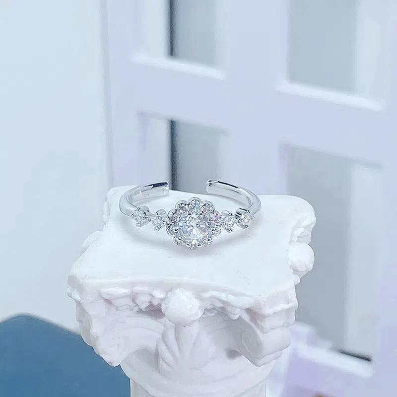 Exquisiter Light Luxury Mikro-Inlay Zir*****Stiftring, Nischendesigngefühl, High-Fashion-Temperament, Super Flash Ring Frau