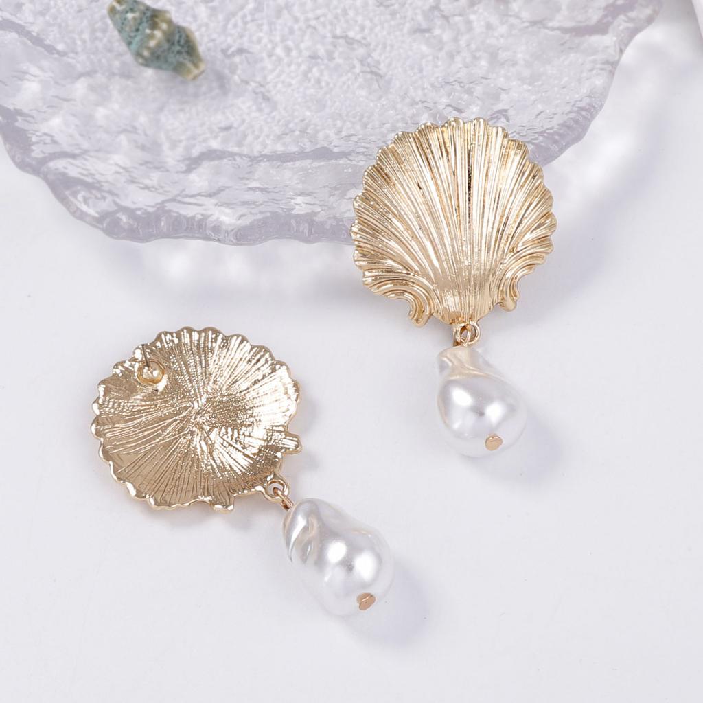 Personalized Light Luxury Simple Fashion Alloy Scallop Imitation Pearl Pendant Ocean Leisure Vacation Style Women's Earrings