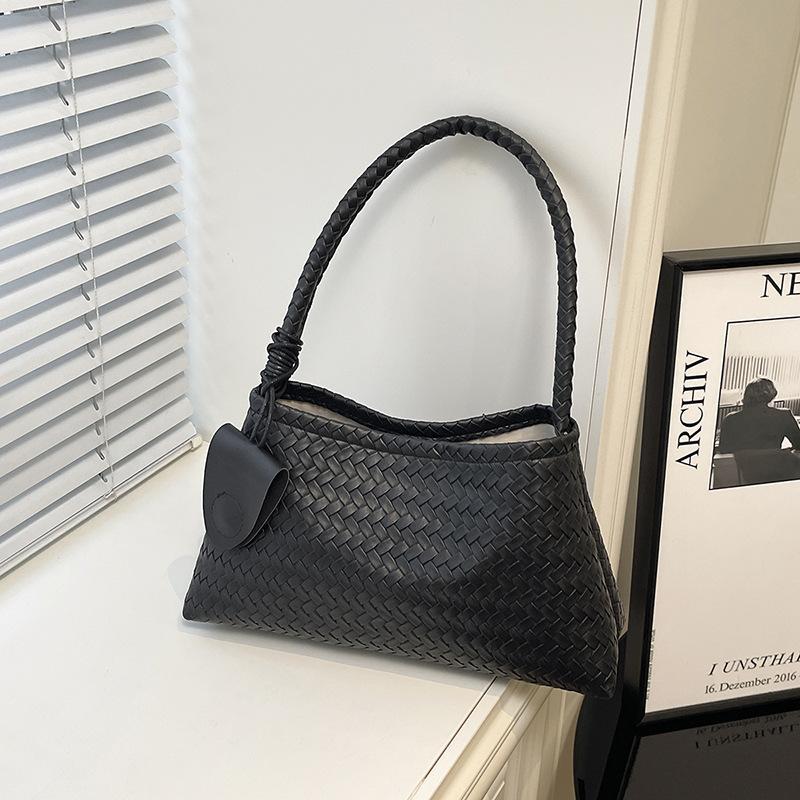 Large capacity woven tote bag 2025 autumn and winter new versatile commuter child and mother shoulder bag premium handbag