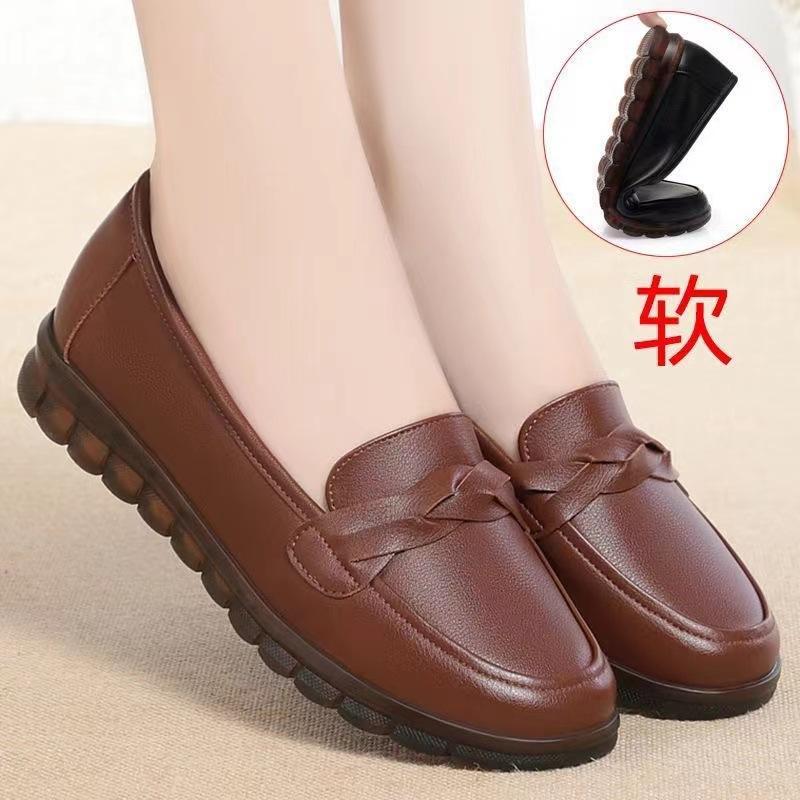 

Mom small leather shoes women s autumn 2025 new soft-soled flat-soled middle-aged Doudou shoes casual shallow mouth non-slip single shoes 40