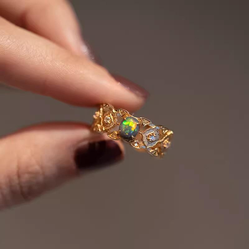 

Vintage Luxurious Opal Stone Ring For Women Adjustable Copper Ring With Charm Unique