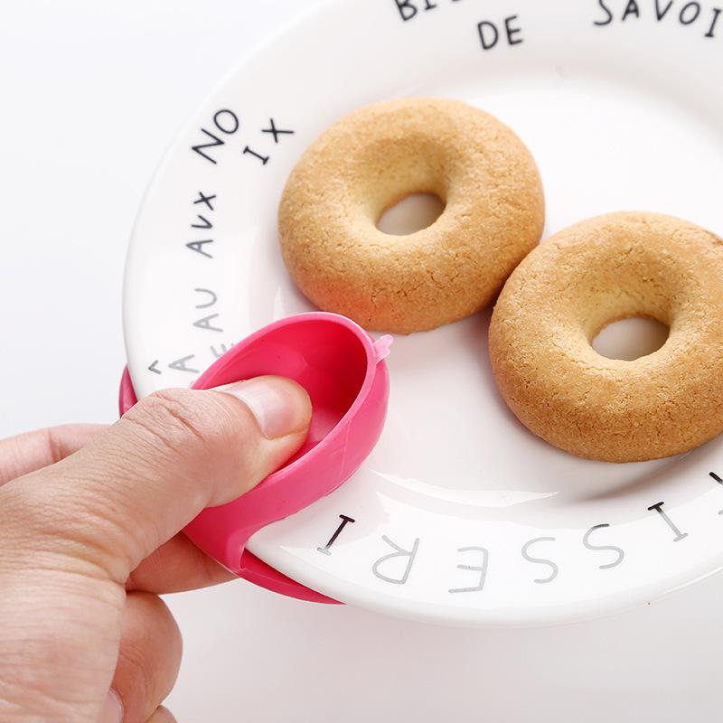 Silicone Heat-Resistant Bowl and Plate Clip for Microwave Ovens