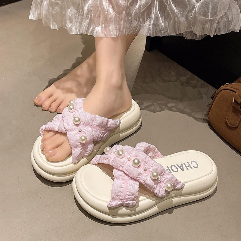 French Thick-soled Cool Slippers Women's Summer Wear Fashion 2025 New Niche Pearl Beach Sandals Women's Shoes
