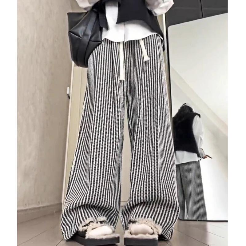 

Petite 145XS Women s Brown Wool Striped Wide-Leg Pants for Autumn/Winter XS (60-79 jin)