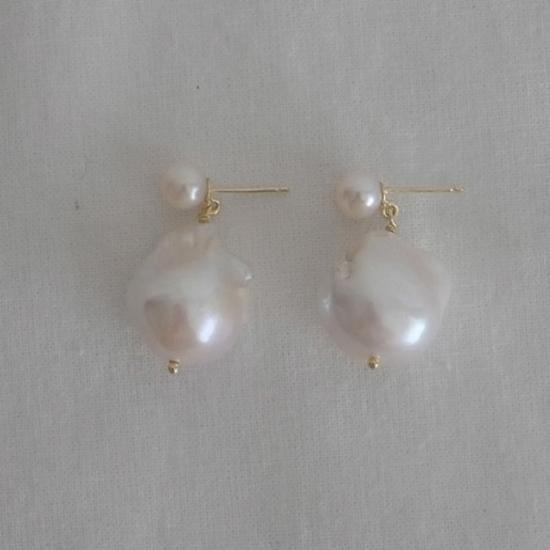 Aube de moi Bell Baroque Pearl Earring