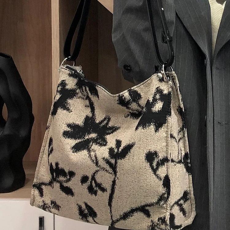 Literary Chinese Style Jacquard Canvas Bag for Women New Trendy Large Capacity Crossbody Armpit Bag High-end Single-shoulder Tote Bag