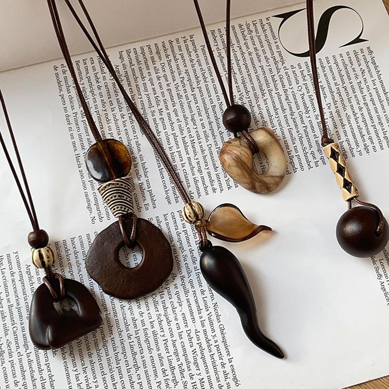 Wood Resin Irregular Geometric Pendant Necklace Retro Ethnic Style Collarbone Chain Niche Design Sweater Chain