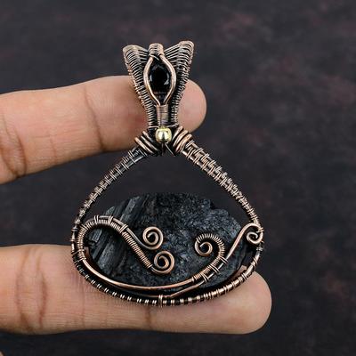 Pendente Grezzo di Tormalina Nera Pendente Avvolto con Filo di Rame Gioielli Fatti a Mano con Pietre Preziose Pendente di Onice Nero Gioielli di Rame di Design Regalo per Lei