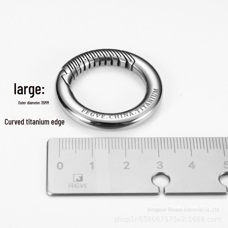 

Мужской изогнутый брелок-подвеска из титанового сплава с пружинной пряжкой