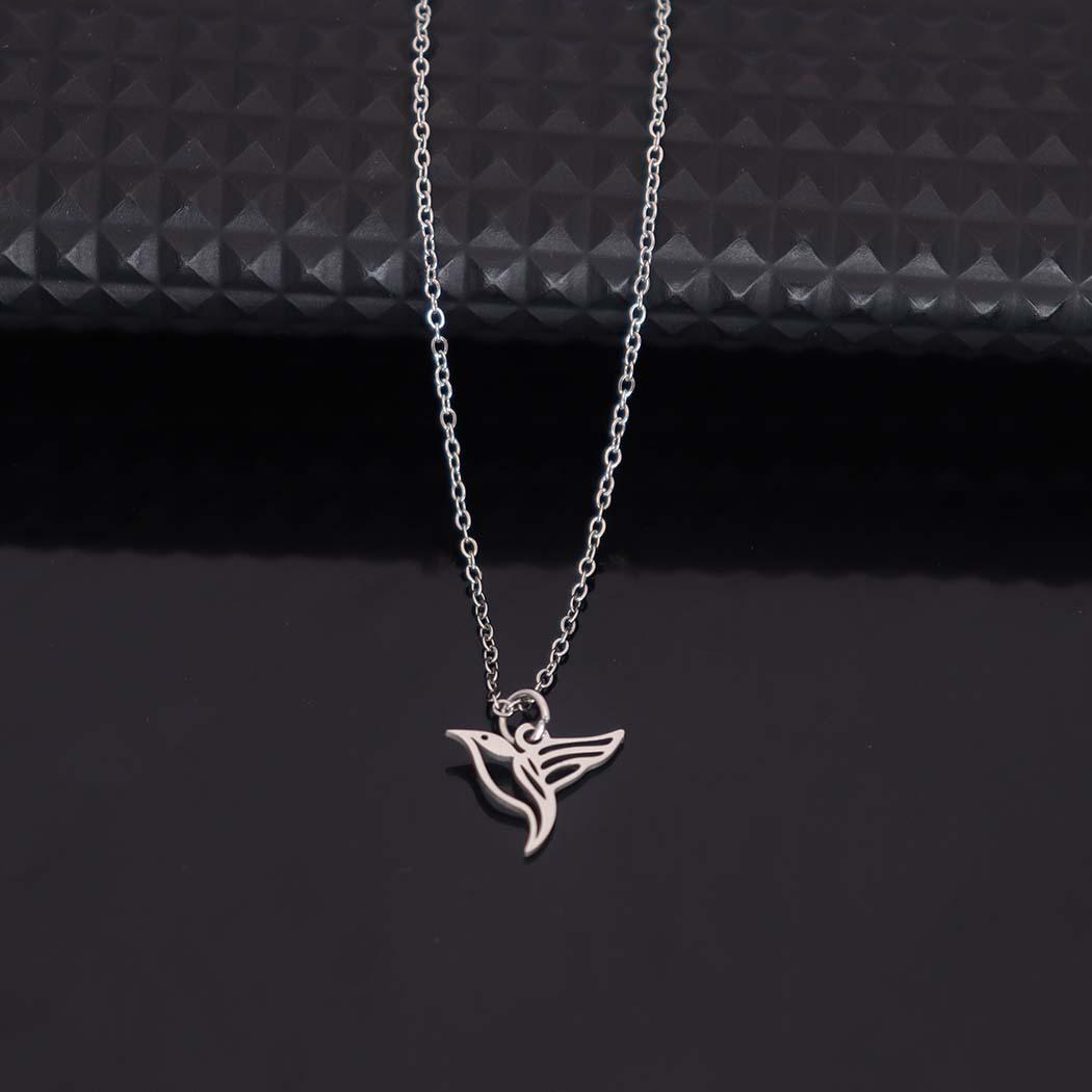 Chic Stainless Steel Hummingbird Pendant Necklace - Stylish, Simple, Versatile Chain for Women серебряный
