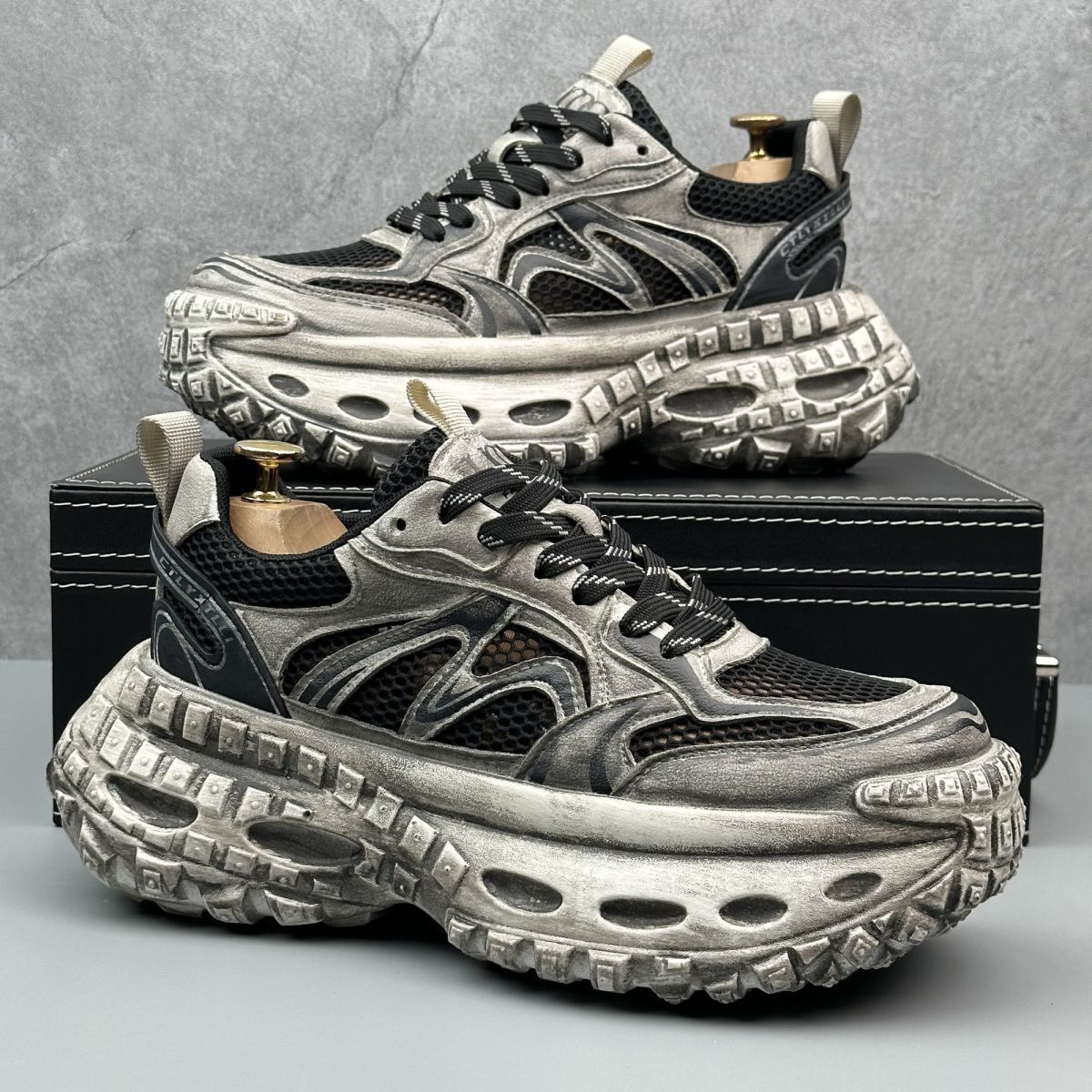 

Подошва старой покрышки для папы толстая подошва невидимая сетка для увеличения высоты дышащая модная тенденция мужская обувь нишевая модная обувь 39