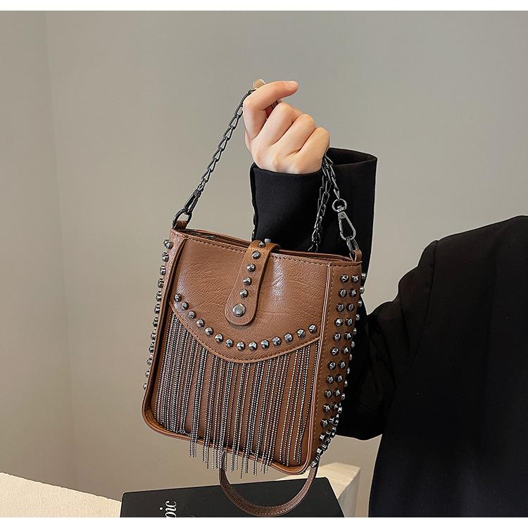 Fashion Pioneer! New Bucket Bag, European and American Locomotive Wind Is Coming