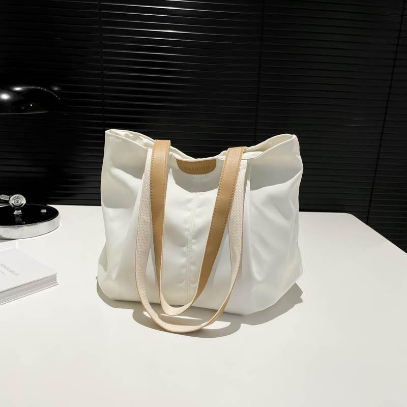 Chic And Spacious Canvas Tote Bag For Women Perfect For Casual Travel And Daily Use