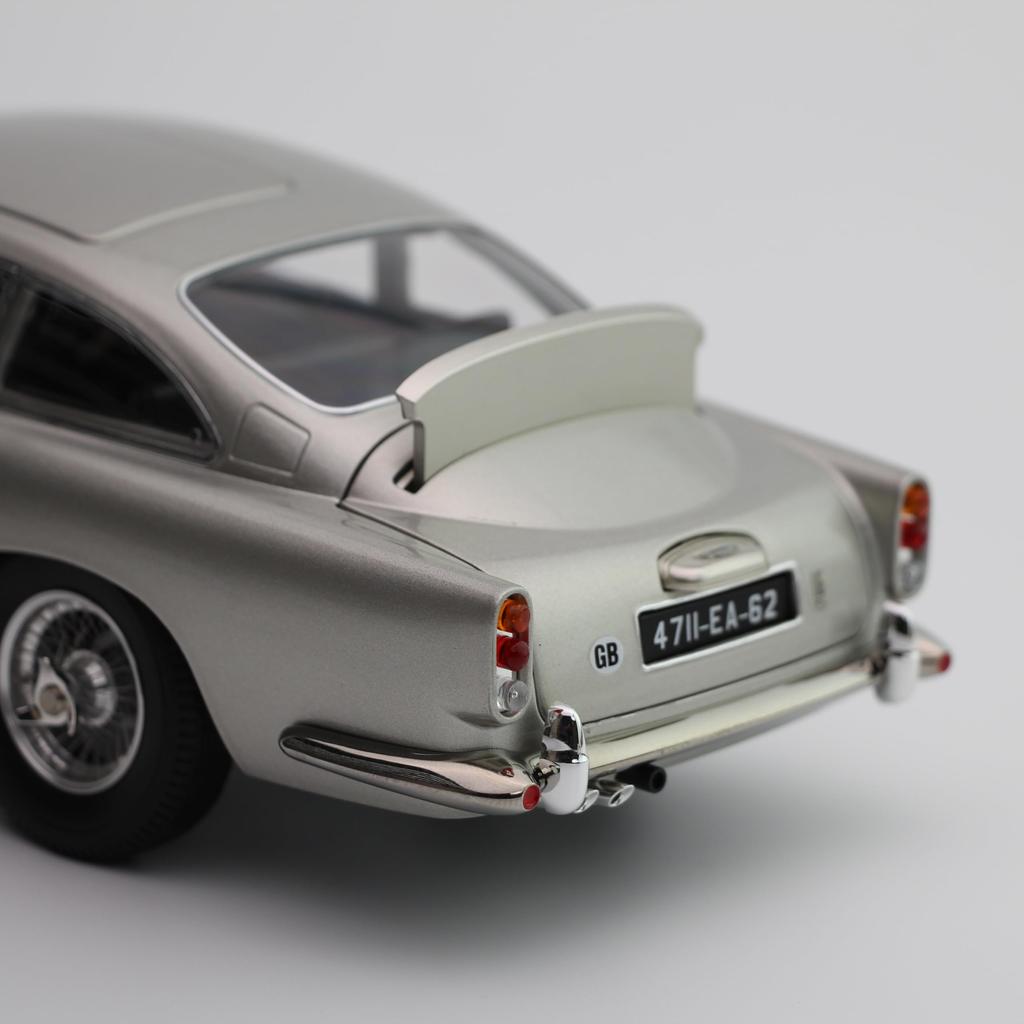 Freestyle XiaoGuang Model Aston Martin DB5 007 Goldfinger Bond Car 8251033 1/18 / (Finished Model)